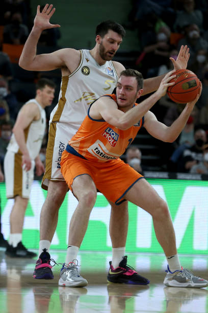 现十分亮眼 现十分亮眼