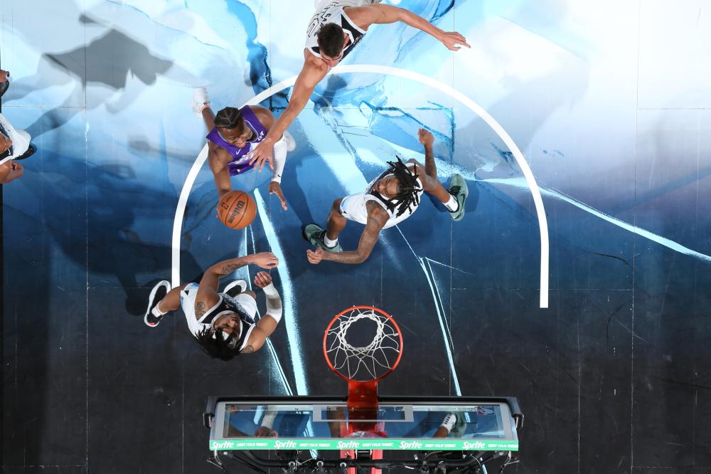 她都在场上 她都在场上