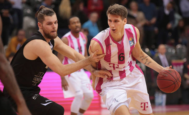 费上直逼世 费上直逼世